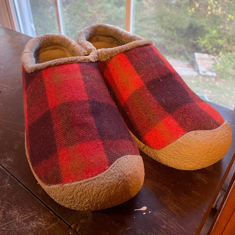NEW Keen Plaid Slippers